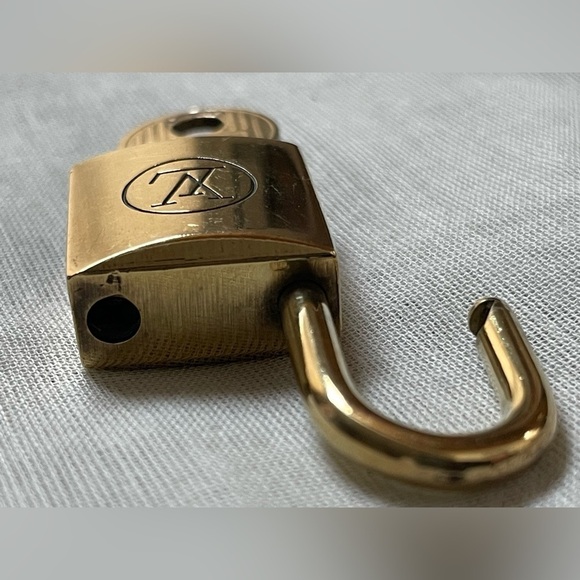 Louis Vuitton Vintage Rare Lock and Key 214 - Picture 4 of 4